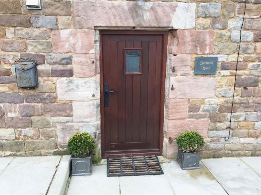 Chic 2 Bed Peak District Cottage Barn Near Alton Towers, Polar Bears, Chatsworth House Leek Buitenkant foto