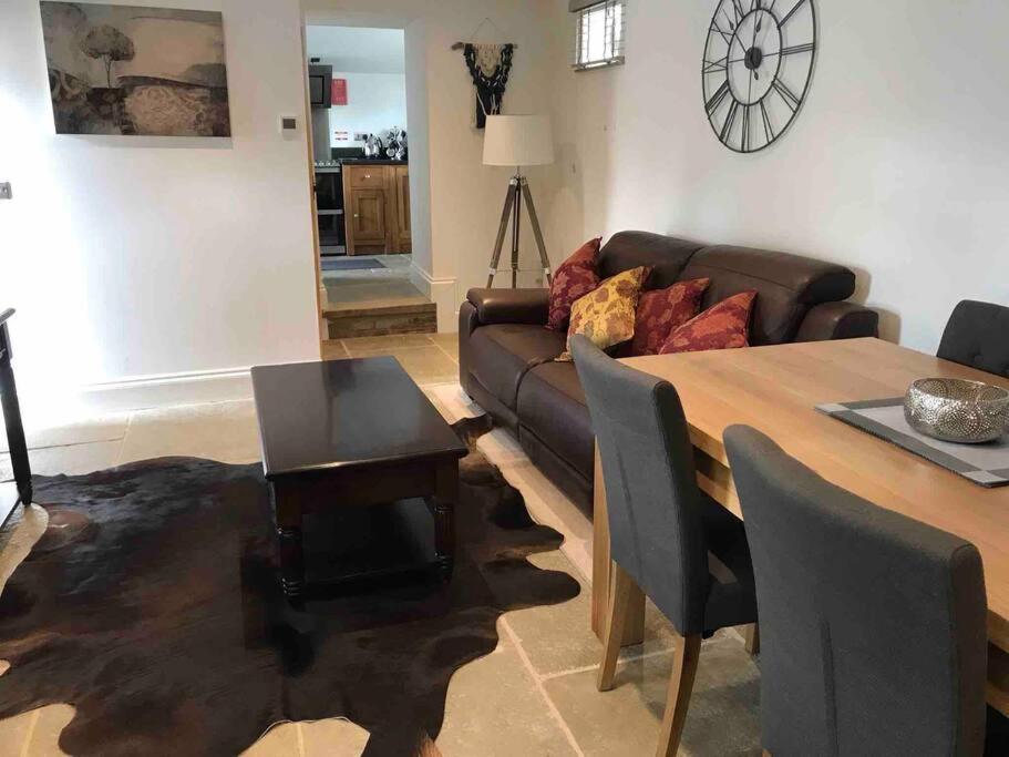 Chic 2 Bed Peak District Cottage Barn Near Alton Towers, Polar Bears, Chatsworth House Leek Buitenkant foto