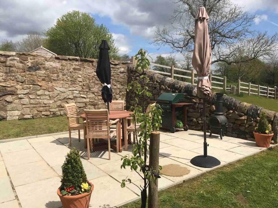 Chic 2 Bed Peak District Cottage Barn Near Alton Towers, Polar Bears, Chatsworth House Leek Buitenkant foto