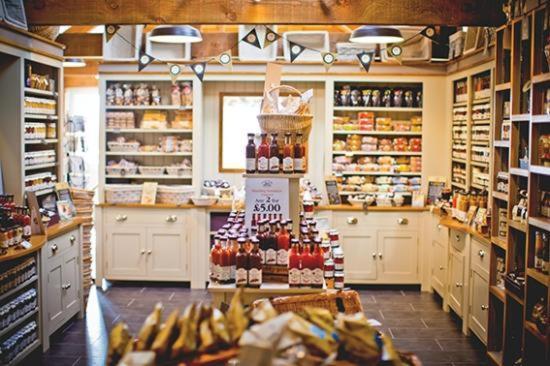 Chic 2 Bed Peak District Cottage Barn Near Alton Towers, Polar Bears, Chatsworth House Leek Buitenkant foto