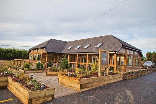 Chic 2 Bed Peak District Cottage Barn Near Alton Towers, Polar Bears, Chatsworth House Leek Buitenkant foto